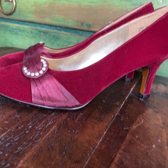 Red premiere collection velvet heels 8.5 - Picture 5 of 12